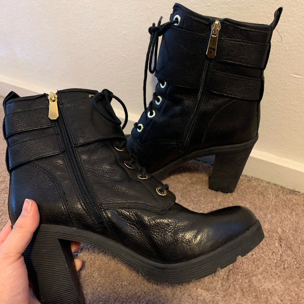Guess‎ Leather Boots - Picture 3 of 7